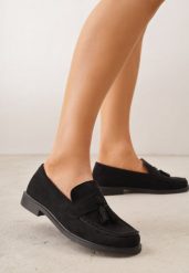 Czarne Mokasyny VICES z Wkładką ze Skóry Naturalnej Ozdobione Chwostami Maritune. Czarne mokasyny damskie Renee, ze skóry, eleganckie. Za 89.99 zł.