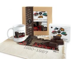 TKt48-18 — paczka (Zawartość paczki: koszulka, torba, kubek, słodycze; Rozmiar koszulki / bluzy: 3XL (męska); Kolor koszulki / bluzy: jasnoszary melan. Szare bluzy męskie nikiniki, m, bez wzorów, z bawełny, bez kaptura. Za 179.00 zł.