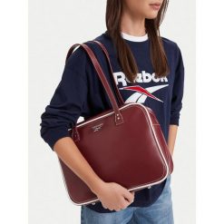 Torebka Reebok. Czerwone torebki do ręki damskie Reebok, bez wzorów, klasyczne, bez dodatków. Za 169.99 zł.