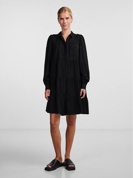 YAS Sukienka koszulowa Pala 26030720 Czarny Loose Fit. Czarne sukienki damskie YAS, xs, bez wzorów, z wiskozy, bez kołnierzyka, bez ramiączek, koszulowe. Za 199.99 zł.