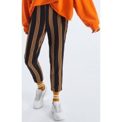 Spodnie jogger tailoring - Czarny. Spodnie materiałowe damskie marki Cropp. Za 89.99 zł.