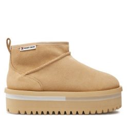 Śniegowce Tommy Jeans. Brązowe śniegowce i trapery damskie Tommy Jeans, z jeansu. Za 399.99 zł.