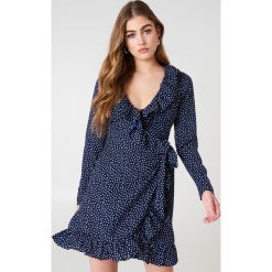NA-KD Boho Sukienka w groszki - Blue. Sukienki damskie marki NA-KD Boho. Za 202.95 zł.