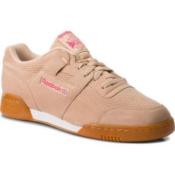 Buty Reebok - Workout Plus Mu CN5195 Sahara/Twisted Pink/White. Brązowe półbuty na co dzień męskie Reebok, z materiału, bez zapięcia. W wyprzedaży za 279.00 zł.