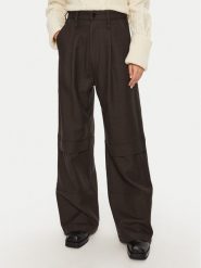 AMI Paris Spodnie materiałowe FTR305.WV0018 Brązowy Relaxed Fit. Brązowe spodnie materiałowe damskie AMI PARIS, s, bez wzorów, z materiału. Za 1,489.00 zł.