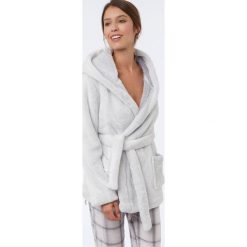 Etam - Szlafrok Simba. Szare szlafroki damskie Etam, z poliesteru. Za 169.90 zł.