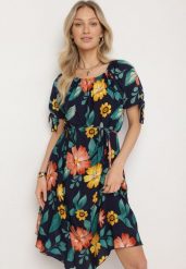 Granatowa Bawełniana Sukienka w Kwiatowy Wzór z Wiązaniem w Talii i na Rękawach Tosmira. Niebieskie sukienki damskie Born2be, na co dzień, na lato, xl, bez wzorów, z bawełny, eleganckie, bez kołnierzyka, bez ramiączek, midi. Za 49.99 zł.