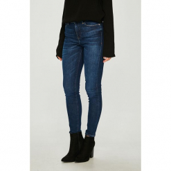 Guess Jeans - Jeansy 1981. Niebieskie jeansy damskie Guess Jeans. Za 459.90 zł.