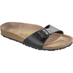 Klapki damskie Birkenstock Madrid BS. Czarne klapki damskie Birkenstock, bez wzorów, z materiału, klasyczne, bez obcasa. Za 380.66 zł.
