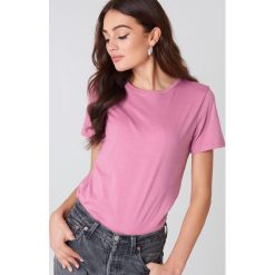 NA-KD Basic T-shirt basic - Pink. Różowe t-shirty damskie NA-KD Basic, z bawełny, z okrągłym kołnierzem. W wyprzedaży za 37.07 zł.