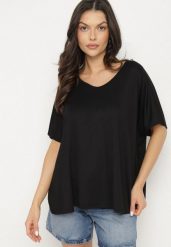 Czarny T-shirt z Wiskozą o Kroju Nietoperza Liosma. Czarne bluzki damskie Born2be, bez wzorów, z jeansu, klasyczne, bez kołnierzyka. Za 69.99 zł.