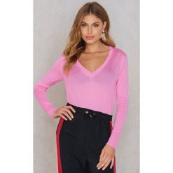 NA-KD Sweter z dzianiny z dekoltem V - Pink. Swetry damskie marki NA-KD. W wyprzedaży za 60.97 zł.