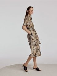Lniana sukienka z paskiem - wielobarwny. Sukienki damskie Reserved, l, bez wzorów, z tkaniny, bez kołnierzyka, bez ramiączek, maxi. W wyprzedaży za 179.99 zł.