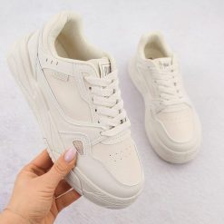 Buty sportowe beżowe Big Star NN274668. Brązowe obuwie sportowe damskie Big Star, bez wzorów, ze skóry ekologicznej. Za 85.50 zł.