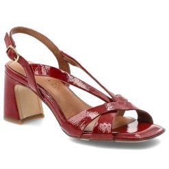 Sandały damskie Tamaris, skóra naturalna lakierowana pasek z regulacją stabilny szeroki obcas odkryte palce, czerwone, 1-28339-46 559. Czerwone klapki damskie Tamaris, bez wzorów, z lakierowanej skóry, bez obcasa, na obcasie, bez zapięcia. Za 259.00 zł.