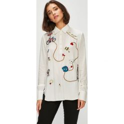 Desigual - Bluzka. Szare bluzki damskie Desigual, z haftami, z poliesteru, casualowe, z krótkim rękawem. Za 349.90 zł.