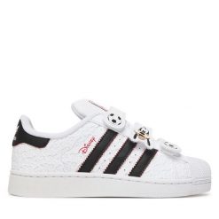 Sneakersy adidas. Białe trampki i tenisówki chłopięce Adidas, bez wzorów, bez zapięcia. Za 329.99 zł.
