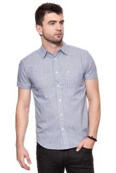 KOSZULA MĘSKA KRÓTKI RĘKAW WRANGLER SS 1 PKT SHIRT PEACOAT BLUE W58604M49 112129484. Niebieskie koszule męskie Wrangler, l, bez wzorów, z materiału, bez kołnierzyka, bez ramiączek. W wyprzedaży za 54.99 zł.