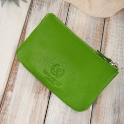 Portfel damski skórzany z kwiatowym wzorem T-45-GR etui na klucze T-51-NGR zestaw prezentowy Paolo Peruzzi ZUP-119-GR. Zielone portfele damskie Paolo Peruzzi, bez wzorów, ze skóry. Za 109.99 zł.