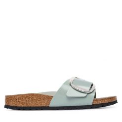 Klapki Birkenstock. Zielone klapki damskie Birkenstock, bez wzorów, bez obcasa. Za 599.99 zł.
