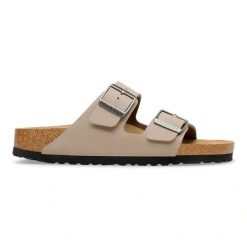 BIRKENSTOCK Arizona BFBC Gray Taupe Klapki damskie. Brązowe klapki damskie Birkenstock, bez wzorów, z materiału, klasyczne, bez obcasa. Za 349.99 zł.