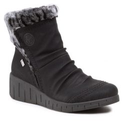 Botki Rieker. Czarne botki damskie Rieker, bez obcasa, na koturnie, bez zapięcia. Za 349.99 zł.