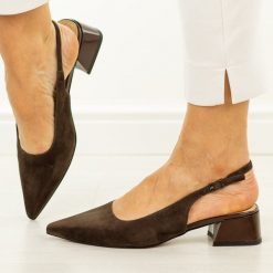 Czekoladowe skórzane czółenka damskie D&A 3047. Brązowe czółenka damskie DiA, bez wzorów, z jeansu, eleganckie, bez obcasa, na obcasie, bez zapięcia. Za 349.00 zł.