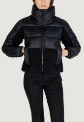 Kurtka puchowa Kobieta COLUMBIA Leadbetter Point™ II Sherpa Hybrid. Czarne kurtki damskie Columbia, na zimę, m, bez wzorów, z materiału, bez kaptura. Za 597.99 zł.
