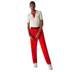 Spodnie damskie Lacoste. Czerwone spodnie dresowe damskie Lacoste, xs, bez wzorów, z dresówki. Za 437.00 zł.