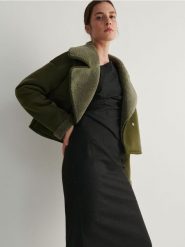 Spódnica w metaliczny prążek - ciemnoszary. Szare spódnice damskie Reserved, l, bez wzorów, z tkaniny, proste. W wyprzedaży za 39.99 zł.