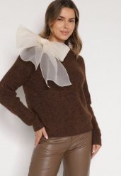 Brązowy Sweter z Domieszką Wełny z Ozdobnym Wiązaniem Tuselana. Brązowe swetry damskie Born2be, m, z aplikacjami, z jeansu, eleganckie, bez kołnierzyka, bez ramiączek, bez kaptura. Za 129.99 zł.