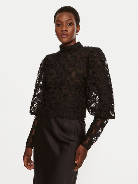 Munthe Bluzka Thiki 243103824330 Czarny Regular Fit. Czarne bluzki damskie Munthe, bez wzorów, z syntetyku, bez kołnierzyka, bez ramiączek. Za 759.99 zł.