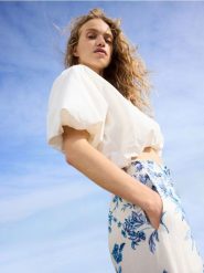 Wzorzyste spodnie z wiskozy - wielobarwny. Spodnie materiałowe damskie Reserved, l, bez wzorów, z wiskozy. W wyprzedaży za 69.99 zł.