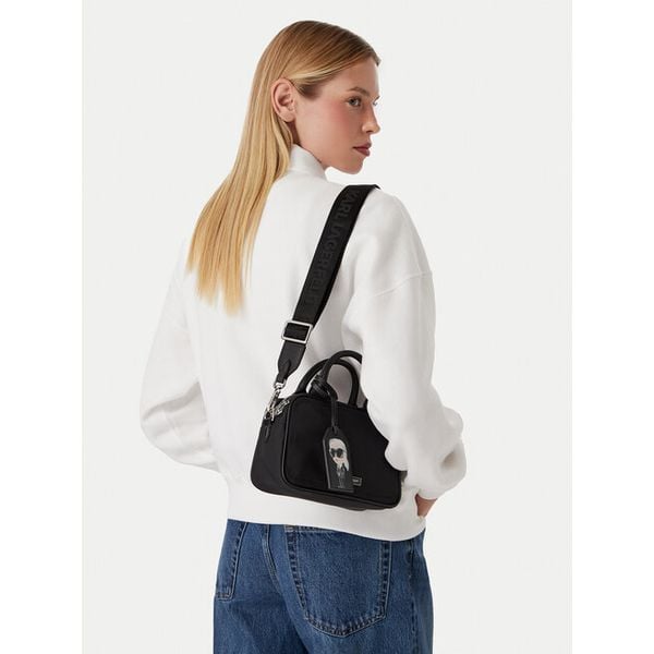 Torebka KARL LAGERFELD. Czarne torebki do ręki damskie KARL LAGERFELD, bez wzorów, bez dodatków. Za 579.99 zł.