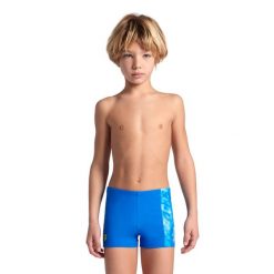 Spodenki kąpielówki dla dzieci Arena Splash Point. Niebieskie szorty dla chłopców Arena, bez wzorów, sportowe. Za 59.99 zł.