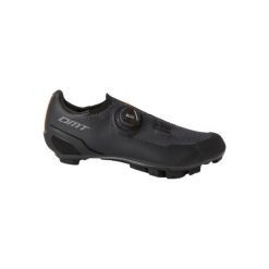 Buty rowerowe MTB męskie DMT KM30. Czarne buty sportowe męskie DMT, bez zapięcia, rowerowe. Za 919.99 zł.