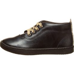 Skórzane sneakersy w kolorze granatowym. Niebieskie trampki i tenisówki dziewczęce Billowy, bez wzorów, bez zapięcia. W wyprzedaży za 155.95 zł.