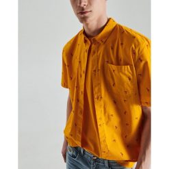 Koszula z krótkim rękawem - Pomarańczowy. Brązowe koszule męskie marki Cropp, bez wzorów, bez kołnierzyka, bez ramiączek. Za 59.99 zł.