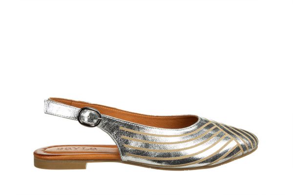 Sandały Bayla-161 037 117 130 Silver Kristal 161686, Srebrny, Skóra naturalna - 36. Szare sandały damskie Bayla, bez wzorów, z materiału, bez obcasa, na płaskiej podeszwie, bez zapięcia. W wyprzedaży za 152.10 zł.