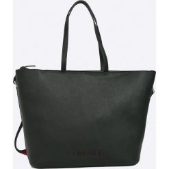 Calvin Klein - Torebka. Czarne torby na ramię damskie Calvin Klein. W wyprzedaży za 539.90 zł.