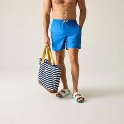 Męskie spodenki kąpielowe Mackleyna. Niebieskie kąpielówki męskie Regatta, m, bez wzorów, z mikrofibry. W wyprzedaży za 89.99 zł.