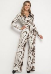 Beżowo-Brązowy Kombinezon z Wiązanym Paskiem i Kopertowym Dekoltem w Abstrakcyjny Wzór Sairisse. Brązowe sukienki damskie Born2be, na spotkanie biznesowe, l, bez wzorów, eleganckie, bez kołnierzyka, bez ramiączek, kopertowe. Za 49.99 zł.