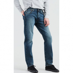 Dżinsy "501®" - Straight fit - w kolorze niebieskim. Niebieskie jeansy męskie Levi's. W wyprzedaży za 217.95 zł.