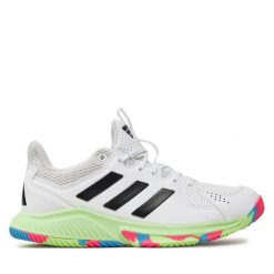 Buty halowe adidas. Białe obuwie sportowe damskie Adidas, bez wzorów. Za 269.99 zł.
