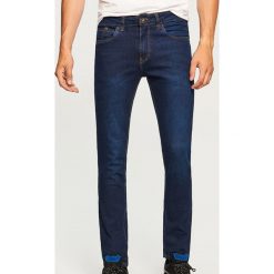 Jeansy slim fit - Niebieski. Niebieskie jeansy męskie Reserved. Za 89.99 zł.