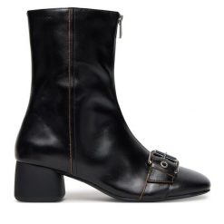 Botki Vagabond Shoemakers. Czarne botki damskie Vagabond Shoemakers, bez obcasa, na słupku, bez zapięcia. Za 899.99 zł.
