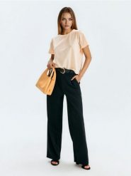 Eleganckie klasyczne spodnie z domieszką wiskozy - czarny. Czarne spodnie materiałowe damskie Sinsay, l, bez wzorów, z wiskozy. Za 59.99 zł.