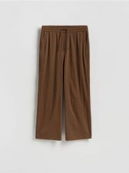 Spodnie z wiązaniem - brązowy. Brązowe spodnie materiałowe męskie Reserved, l, bez wzorów, z dzianiny. Za 119.99 zł.