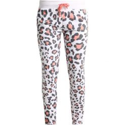 Juvia LEOPARD JOGGER Spodnie treningowe neon peach. Spodnie sportowe damskie Juvia, z bawełny. Za 579.00 zł.