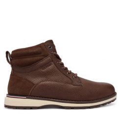Trzewiki Tommy Hilfiger. Brązowe botki męskie Tommy Hilfiger, bez wzorów, bez zapięcia. Za 489.99 zł.